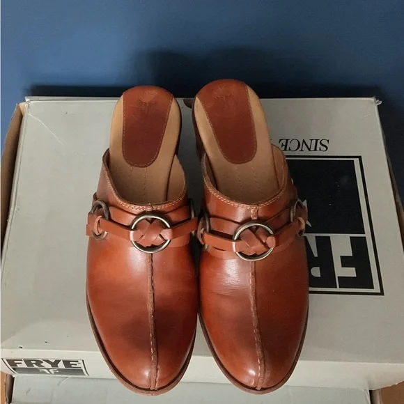 Frye Cognac Leather Mule Clogs Size 8.5 | Harness Ring Detail Chunky Heel - Picture 5 of 7